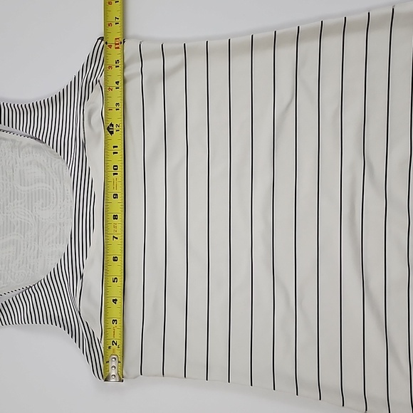 Lululemon Women's Racerback White Black Pin Striped Tank Top Stretch Size 6/8 - Picture 9 of 12